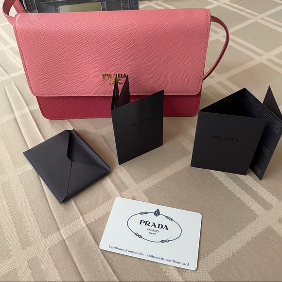 🎊Prada Saffiano Lux🎊 - Picture 2 of 8